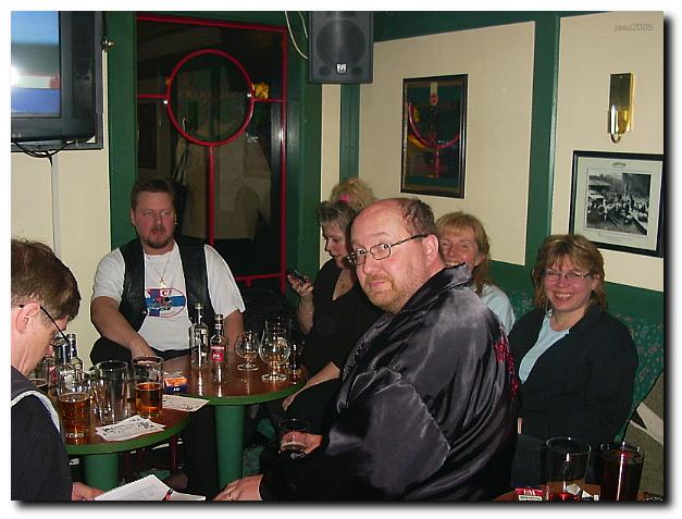 605x454 pixels (54K)